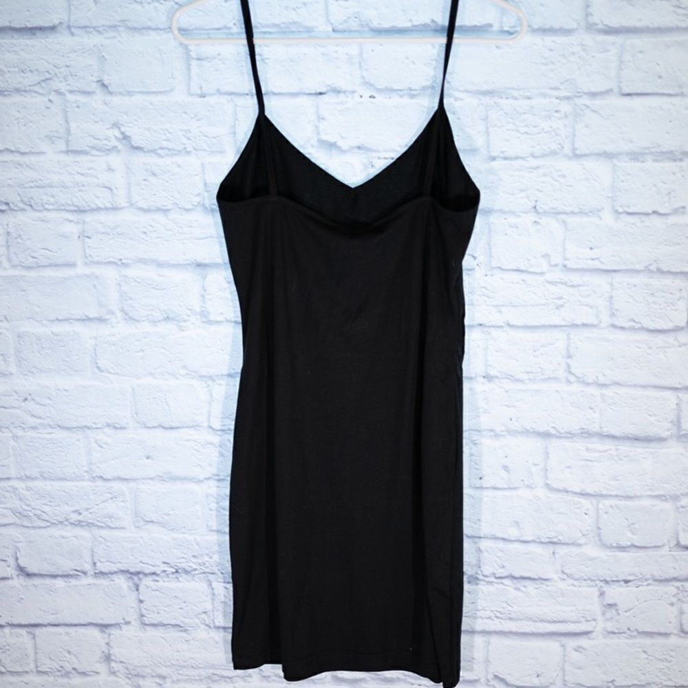 LINE & Dot • little black dress - Picture 2 of 6
